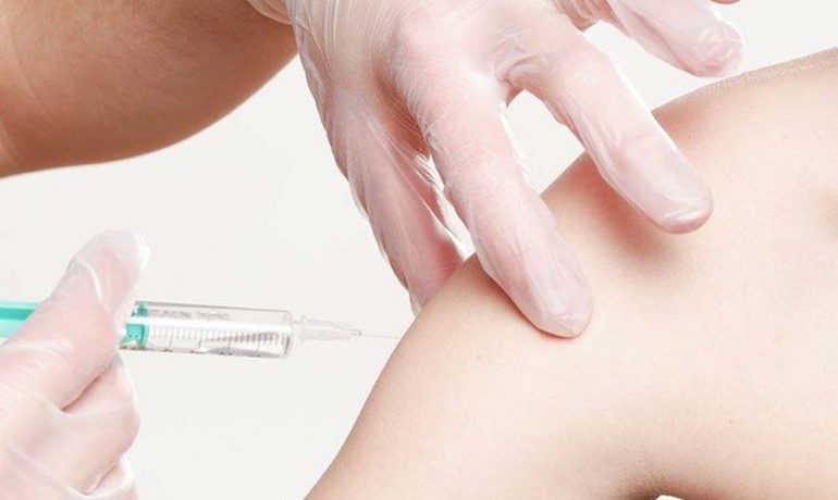Szczepionki przeciw grypie dla krośnieńskich seniorów już są dostępne